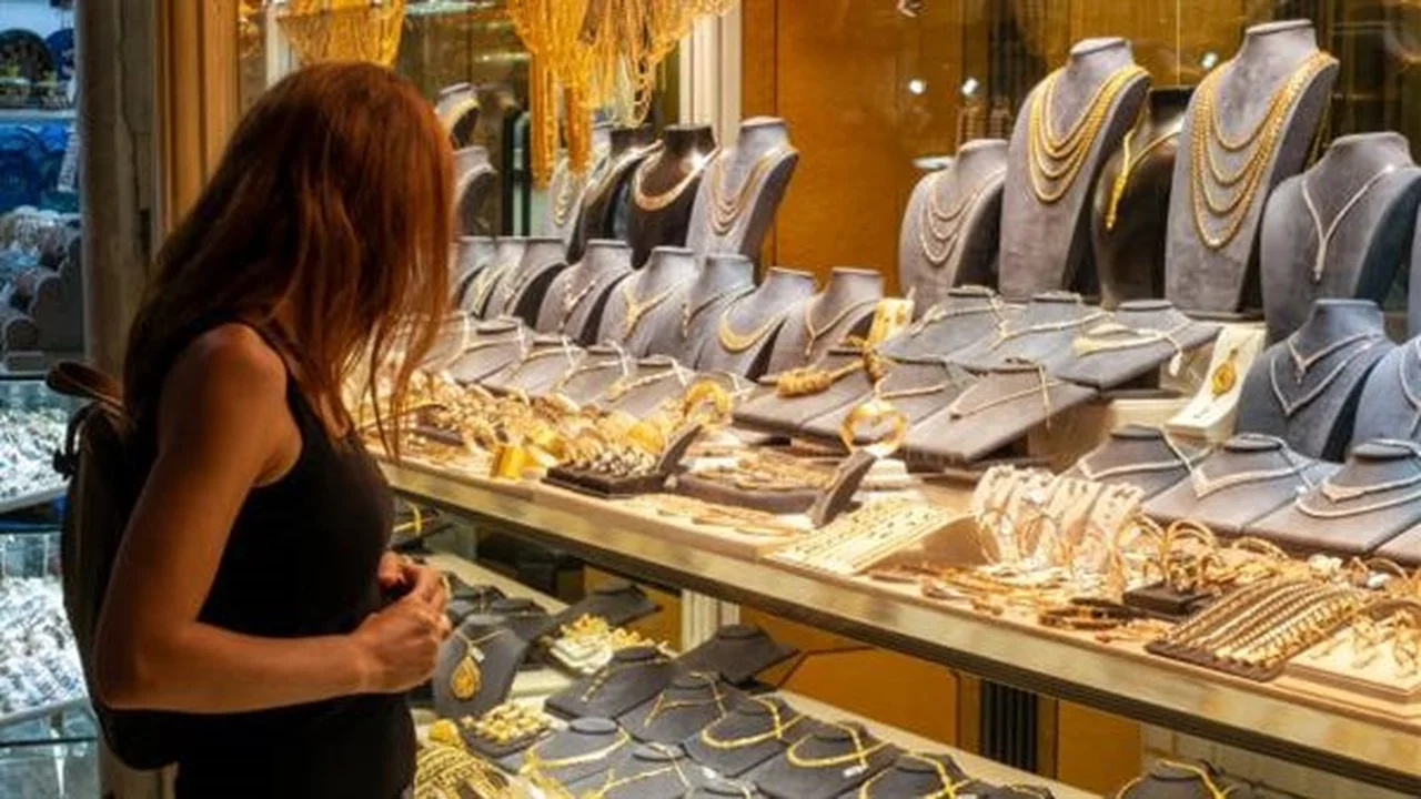 تحرك جديد بالأسواق.. سعر جرام الذهب يستهل تعاملات الخميس بمستويات غير مسبوقة للبيع والشراء